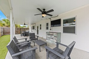 Outdoor dining - 4BR Heated Pool Near Beach | Good Morning Rentals (Jacksonville Beach)