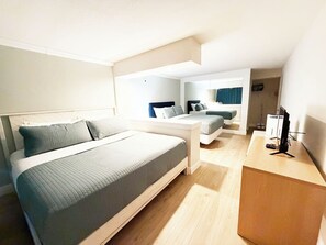 Room - Ocean Front 1-bedroom apartment with AC in welcoming Daytona Beach (Daytona Beach)