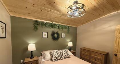Soothing 1-bedroom cabin with AC in peaceful Wellston