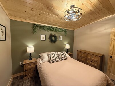 Soothing 1-bedroom cabin with AC in peaceful Wellston