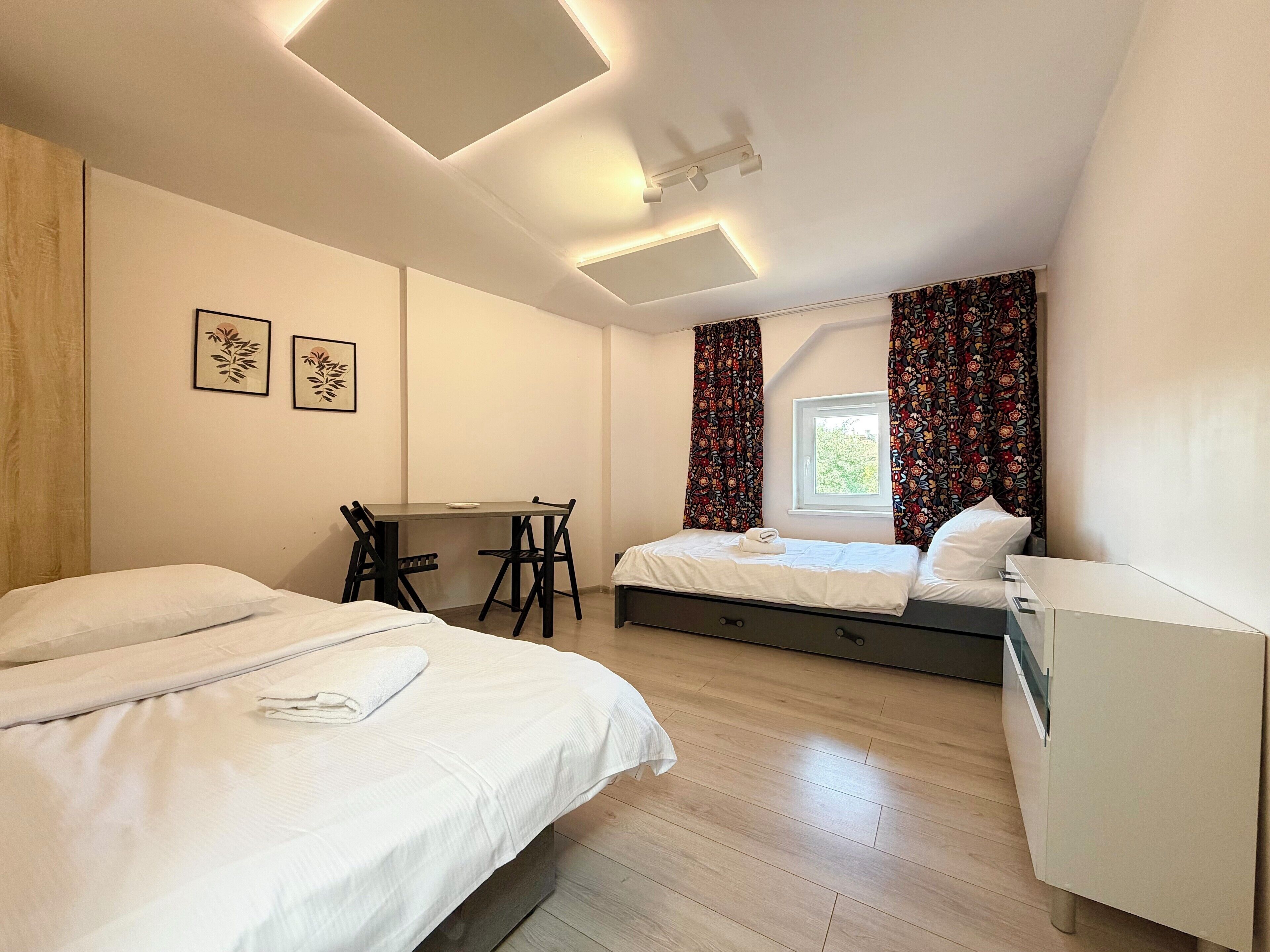 Iron/ironing board, WiFi, bed sheets