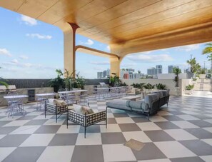 Outdoor dining - New Studio in Wynwood (Miami)