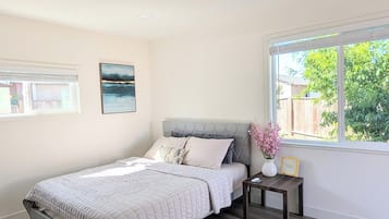 1 bedroom, desk, iron/ironing board, WiFi