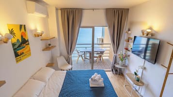 Tabla de planchar con plancha, wifi gratis, ropa de cama