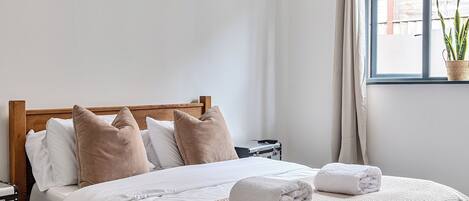 2 bedrooms, iron/ironing board, WiFi, bed sheets