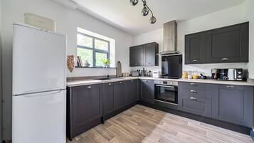 Coffee/tea maker, fridge, microwave, oven