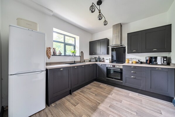 Coffee/tea maker, fridge, microwave, oven
