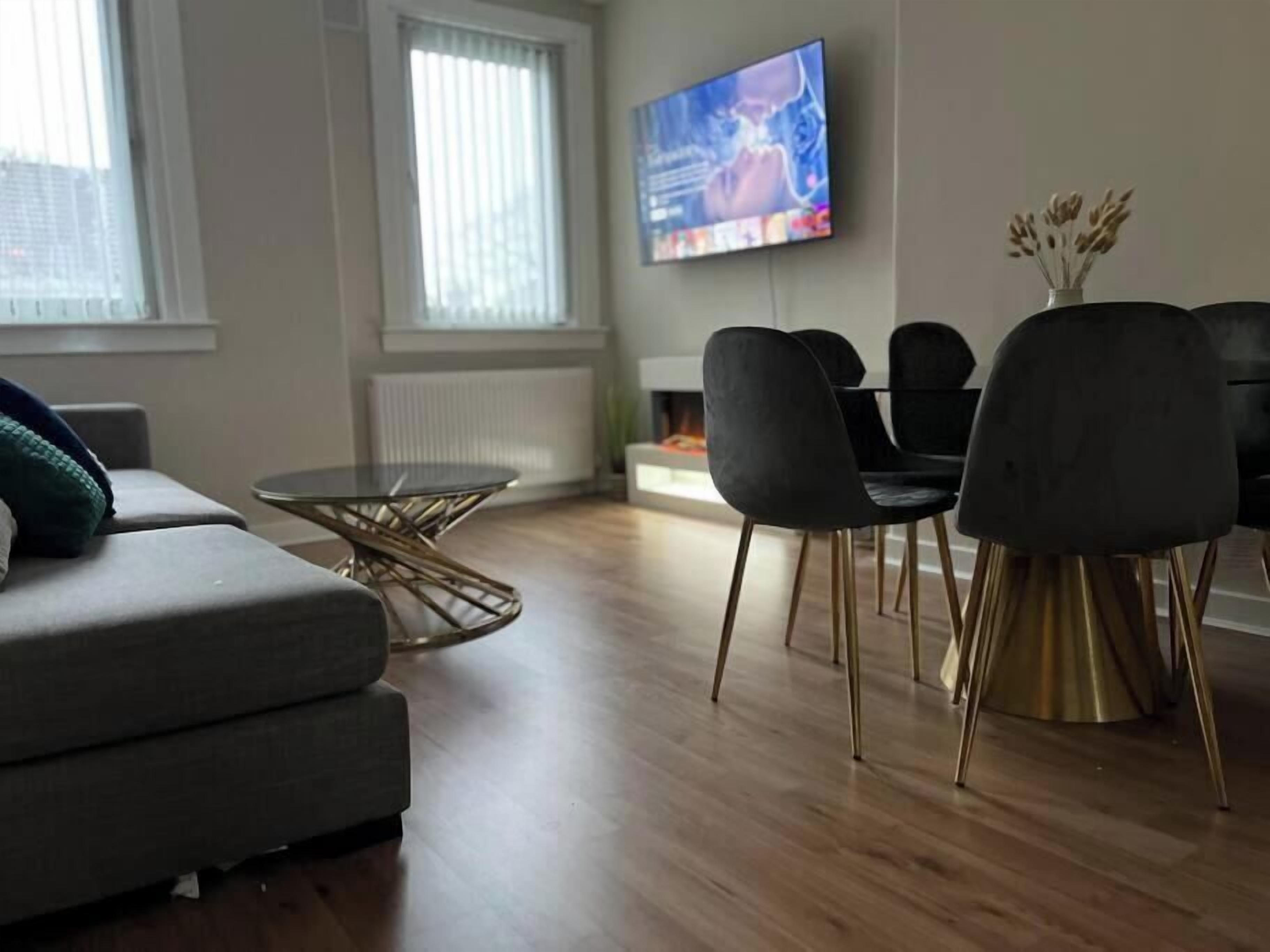 3 Bedroom Flat - Sleeps 6 - Free Parking - Kirkcaldy