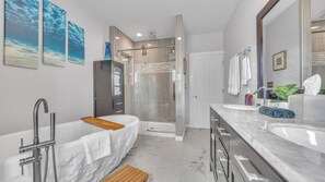 Bathroom - Escape from the Track - Massage Chair . Fire Pit! (Plymouth)