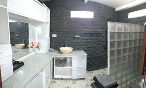 Bathroom - Mama Nings Beach Hotel (West Nusa Tenggara)