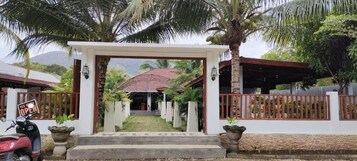 Vila, balkon, pemandangan kebun | Halaman properti