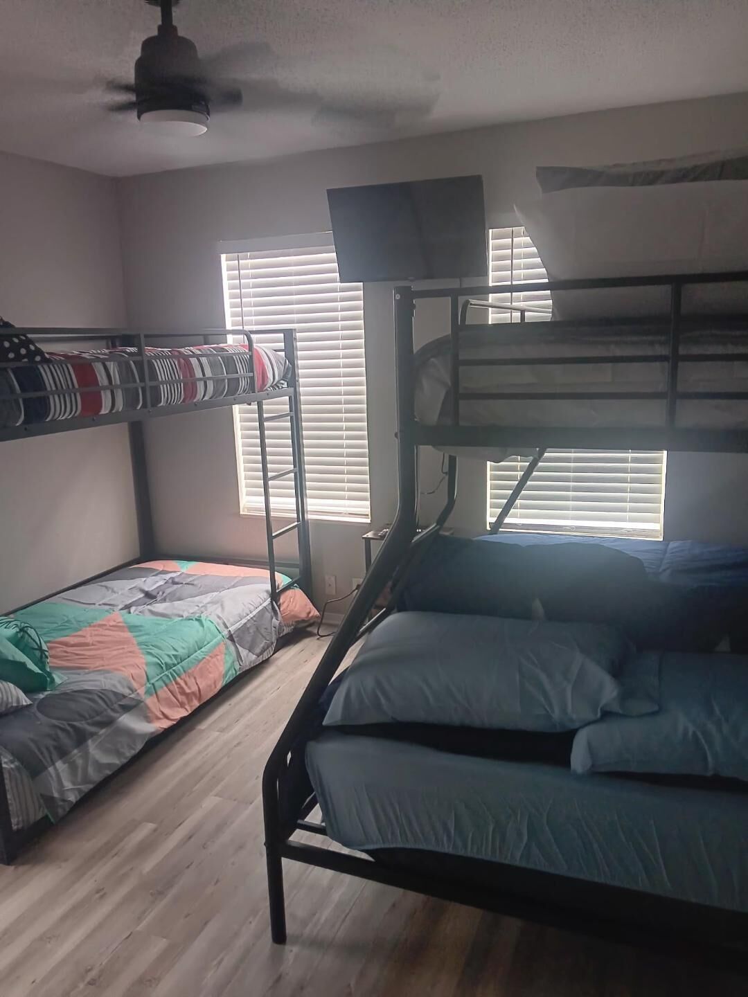 2 bedrooms, bed sheets