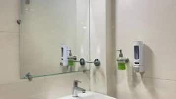 Savon, shampoing, papier toilette