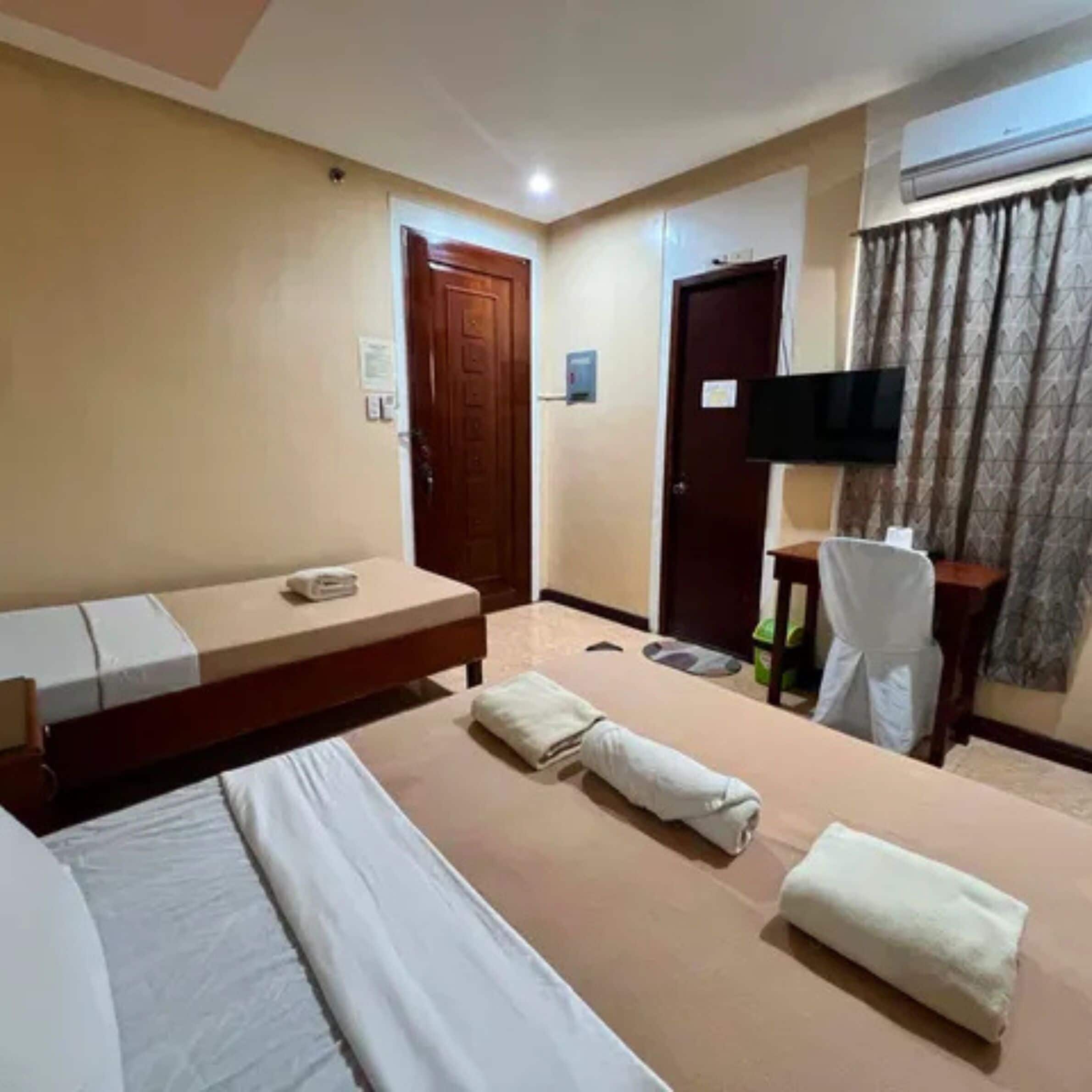 Quadruple Room | Desk, free WiFi