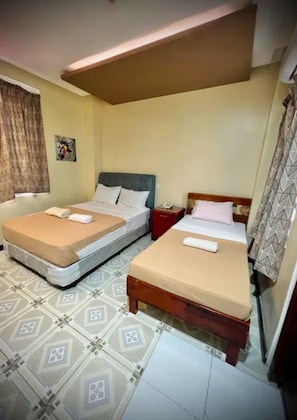 Triple Room | Desk, free WiFi - Buenas J Hotel and Spa (Bacolod)