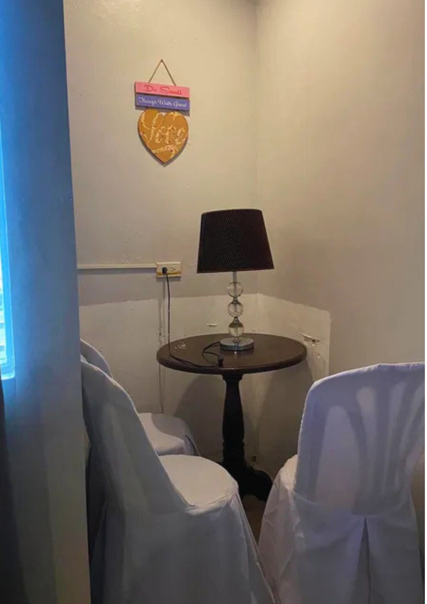 Desk, WiFi (free)