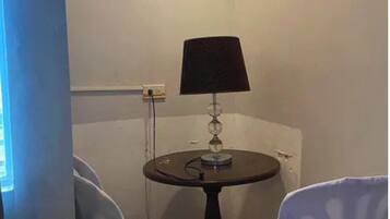 Desk, WiFi (free)