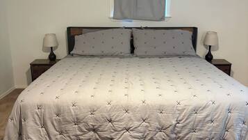 4 bedrooms, desk, free WiFi, bed sheets