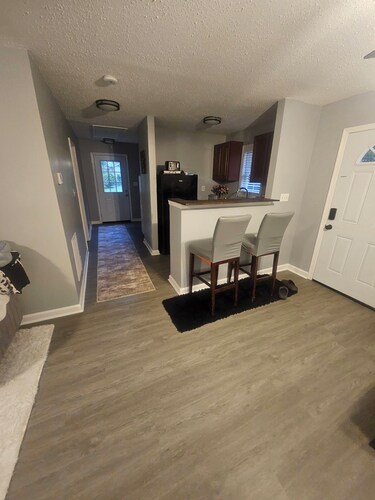 Gem in the city. Cozy 1-bedroom apartment in marvelous East Point with AC.