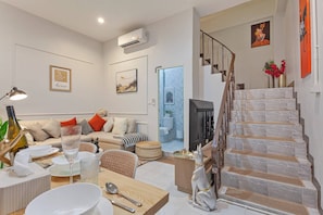 House, 3 Bedrooms, Accessible, Balcony | Bahagian dalam