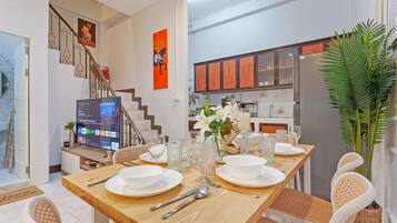 House, 3 Bedrooms, Accessible, Balcony | Tempat makan