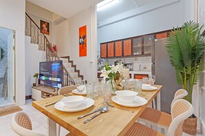 House, 3 Bedrooms, Accessible, Balcony | Tempat makan