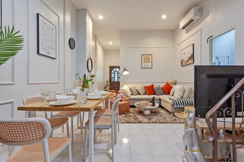 Coco's Townhouse BTS Onnut 350 Meters 3br3bth
