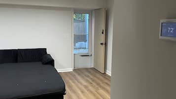 1 slaapkamer, een strijkplank/strijkijzer, gratis wifi, beddengoed