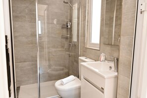Bathroom - Exceptional Sea View Apart St Paul's Bay, Saint Paul's Bay, Malta (Saint Paul's Bay)