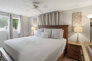 Room - Lakefront Retreat at 10mm w/ Dock & Sunroom (Sunrise Beach)