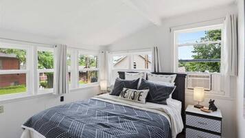 2 bedrooms, WiFi (free), bed sheets