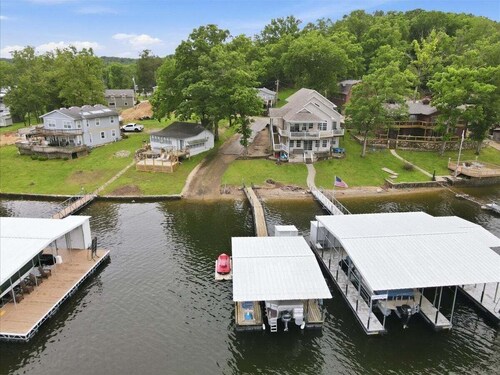 Lake Views, Private Dock, Paddle Boards & Bunk House