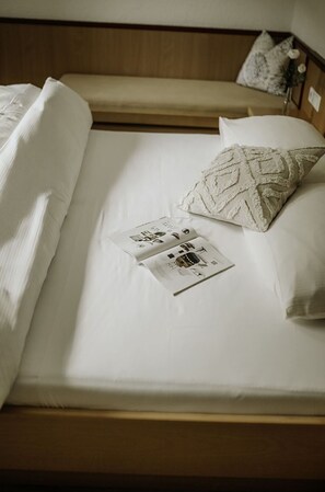 Free WiFi, bed sheets - Cosy apartment for 9 people with WIFI, TV and balcony (Thurmbach)