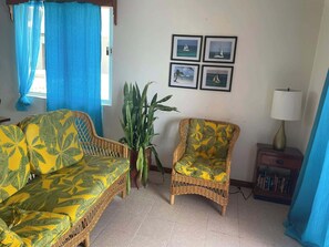 Deluxe Double Room, Ocean View | Living area - Hotel Spindrift & Golf Cart Rental (San Pedro)