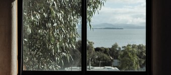 A unique, luxurious, eco-friendly hempcrete home on Bruny Island. Pet friendly!