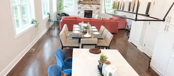 Luxury Poconos Retreat - 6BR • 4.5BA • Sleeps 14
