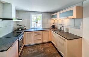 Frigorífic, forn, placa de cuina i rentaplats 