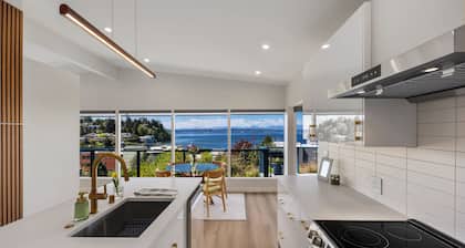 Luxury Ballard Waterview Stay - By Stadiums l Walk To Beach l Rays Boathouse