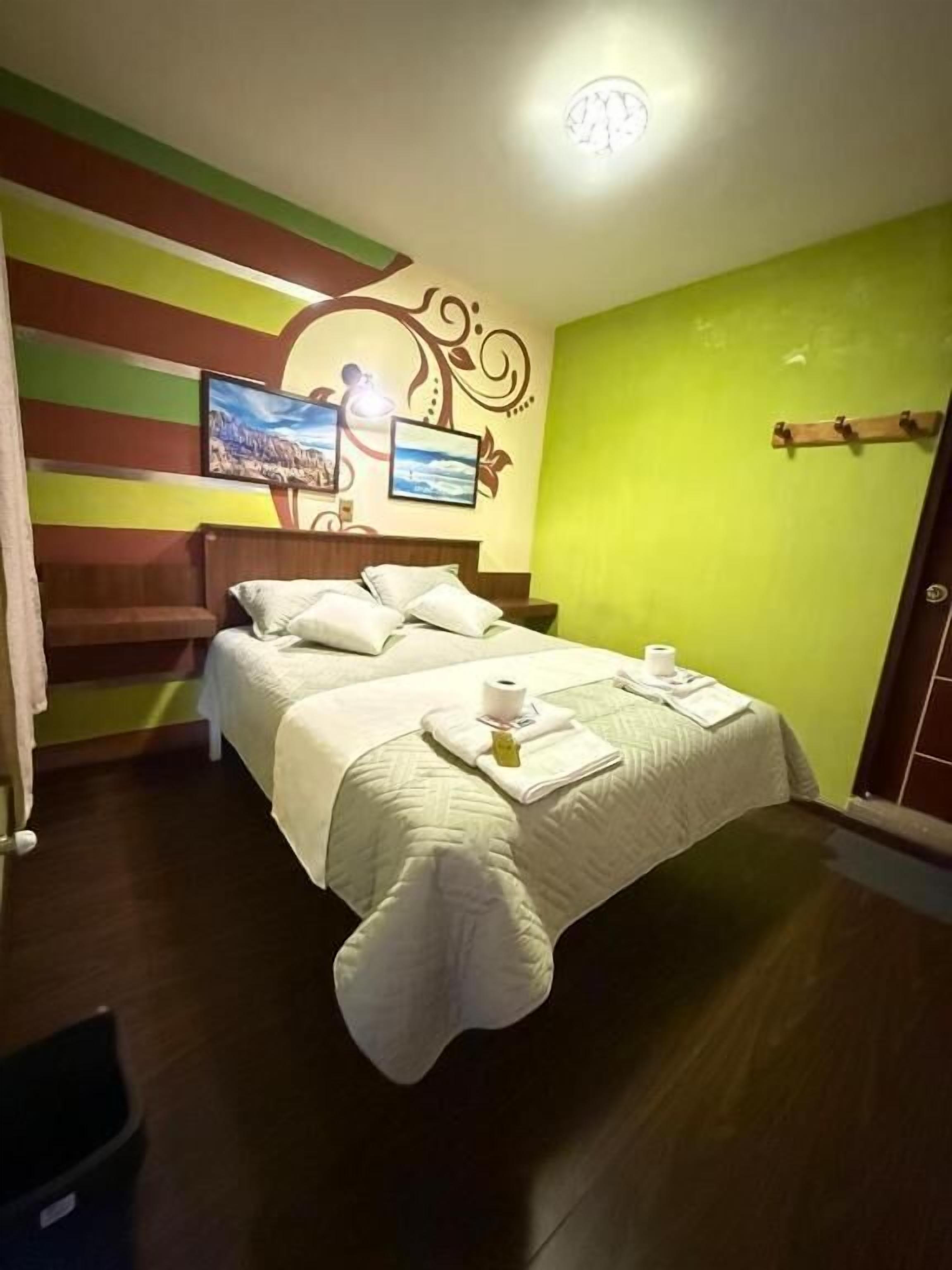 Habitació doble, 1 llit de matrimoni gran, bany privat, vistes al pati | Wifi gratuïta 