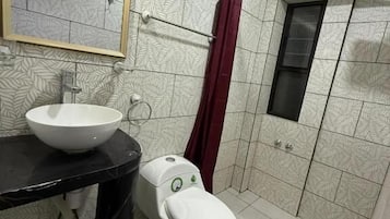 Deluxe Double Room, 1 King Bed, Private Bathroom, Courtyard View | Bathroom | Shower, free toiletries, hair dryer, towels