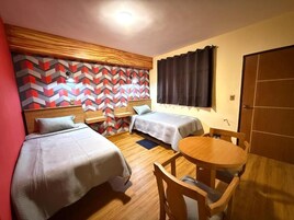 Comfort Twin Room, Multiple Beds, Private Bathroom, Courtyard View | WiFi (free)