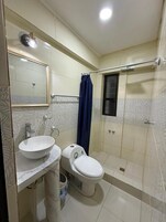Comfort Twin Room, Multiple Beds, Private Bathroom, Courtyard View | Bathroom | Shower, free toiletries, hair dryer (on request), towels