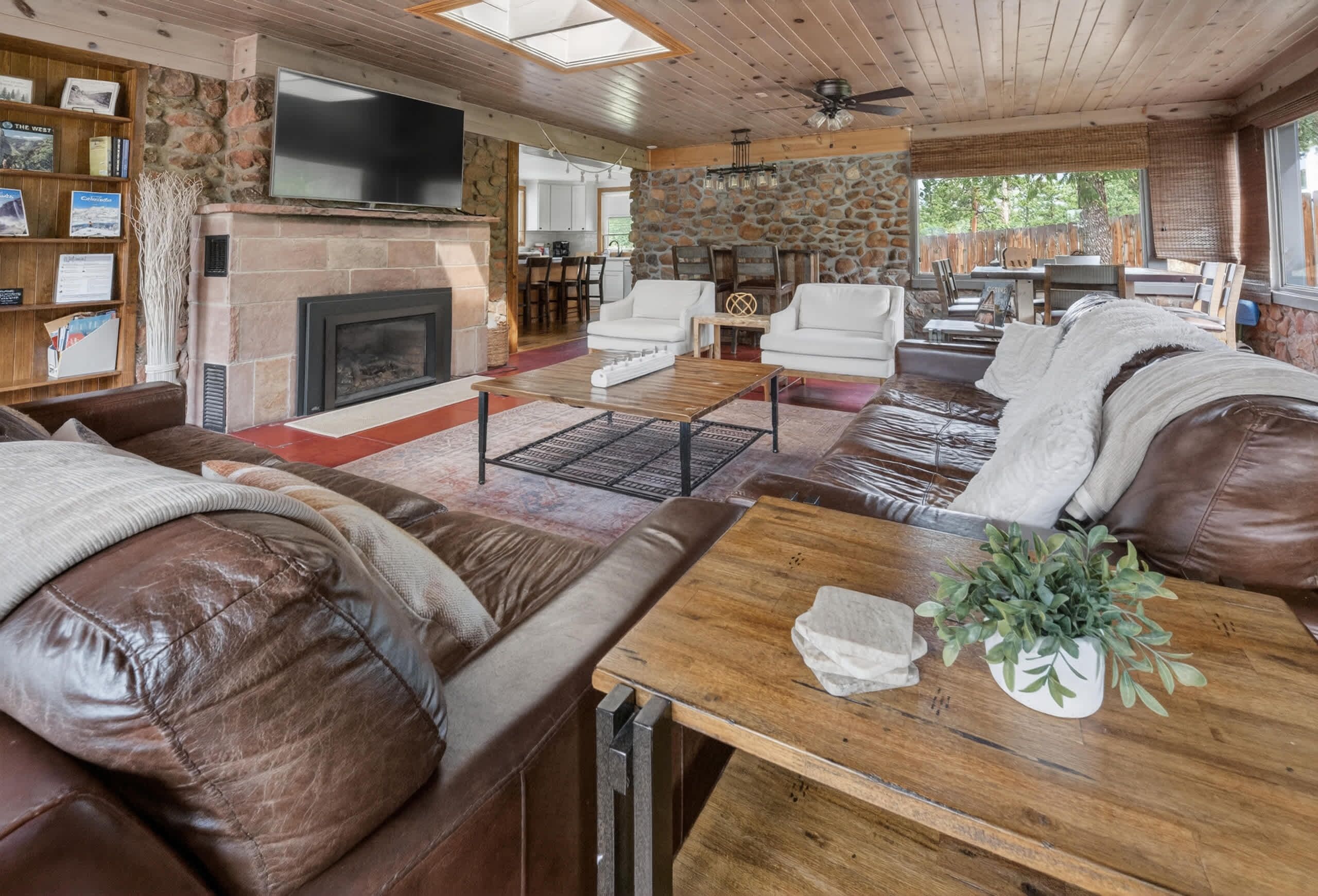TV, fireplace, offices
