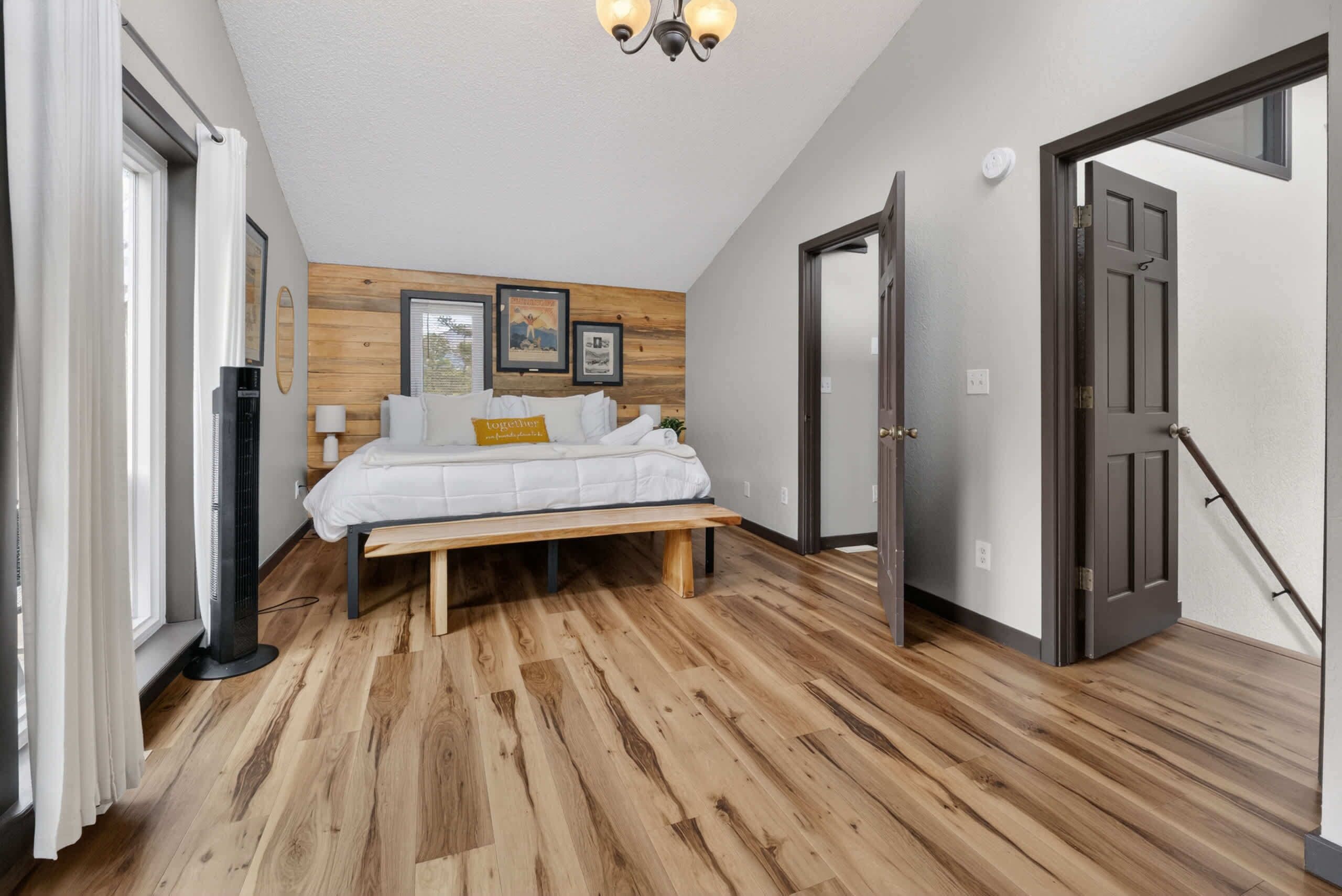 4 bedrooms, iron/ironing board, WiFi, bed sheets