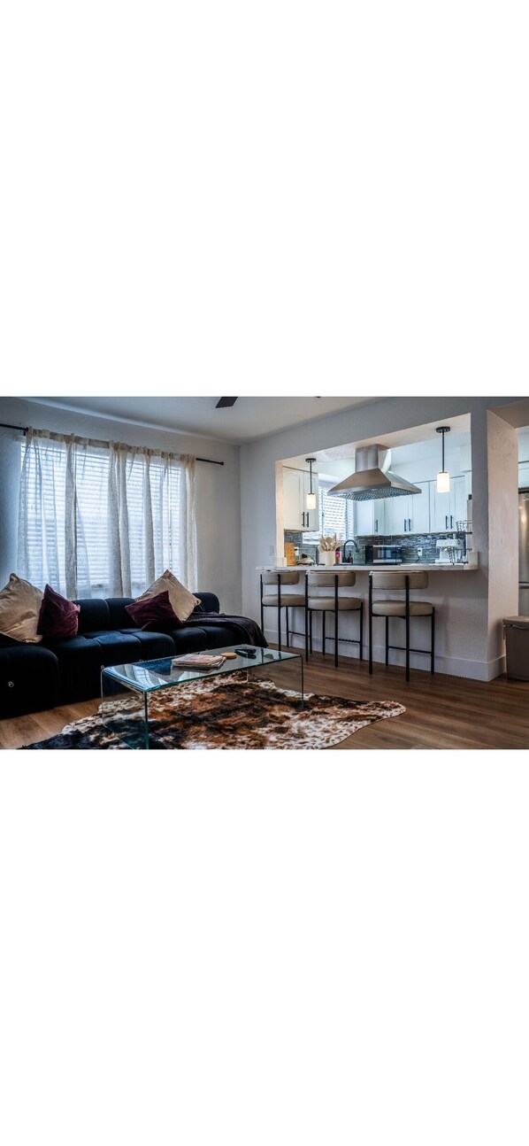 Interior - Cozy, elegant 2 bedroom space to make you feel at home (Phoenix)