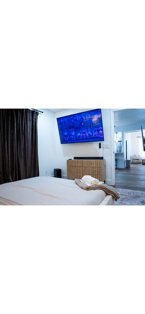 Room - Cozy, elegant 2 bedroom space to make you feel at home (Phoenix)