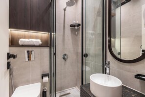 Quarto solteiro | Banheiro | Chuveiro, produtos de toalete grátis, secador de cabelo 