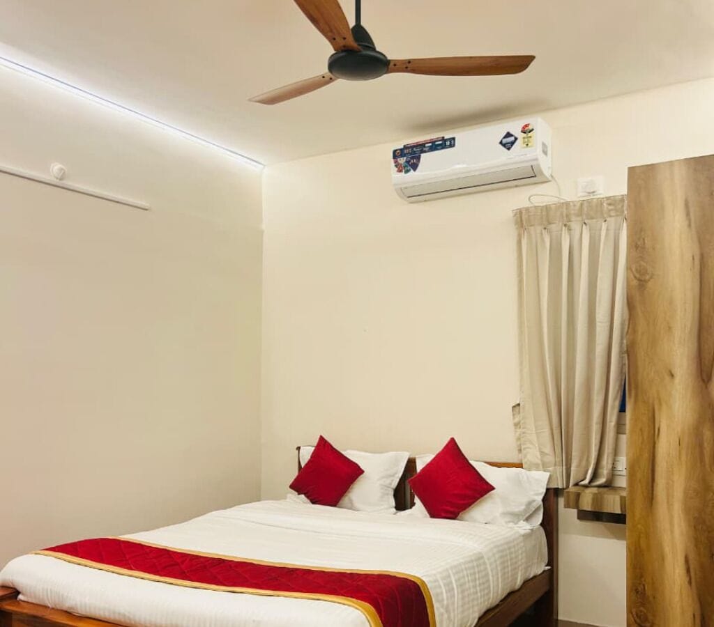 Premium Suite | Blackout curtains, soundproofing, free WiFi