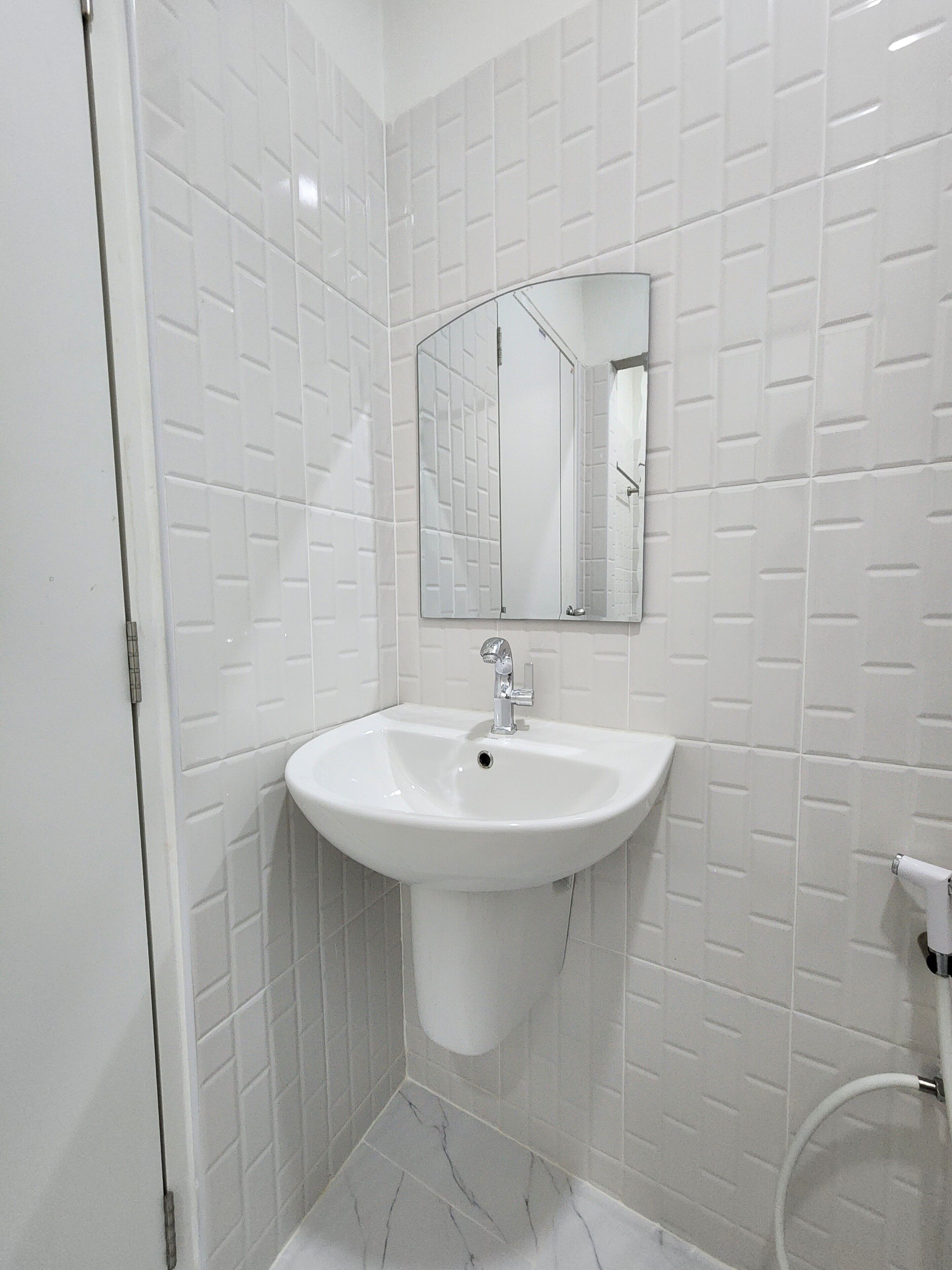 Deluxe-enkeltværelse - udsigt over resort | Badeværelse | Bruser, gratis toiletartikler, hårtørrer, håndklæder