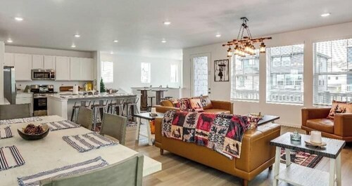 Spacious 4BR Home Near Denver & DIA